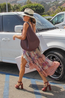 Brooke Burke feet photo thumbnail