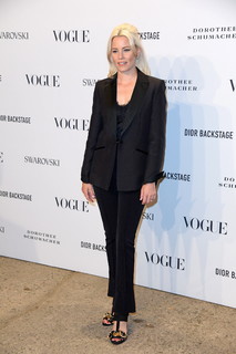 Elizabeth Banks feet photo thumbnail