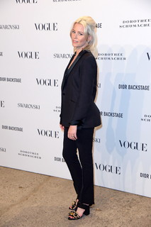 Elizabeth Banks feet photo thumbnail