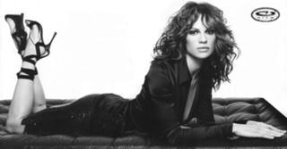 Hilary Swank feet photo thumbnail
