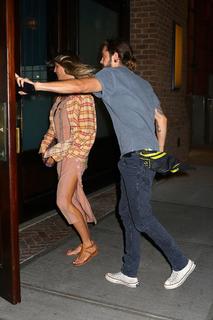 Heidi Klum feet photo thumbnail