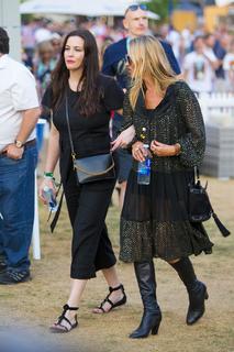 Liv Tyler feet photo thumbnail