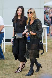 Liv Tyler feet photo thumbnail