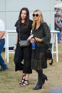 Liv Tyler feet photo thumbnail