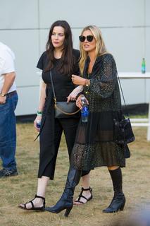 Liv Tyler feet photo thumbnail