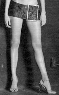 Hilary Swank feet photo thumbnail