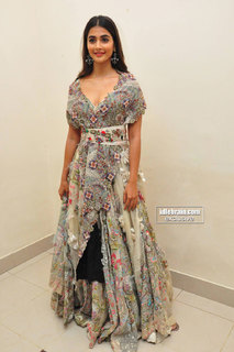 Pooja Hegde feet photo thumbnail
