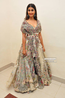 Pooja Hegde feet photo thumbnail