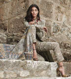 Pooja Hegde feet photo thumbnail