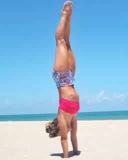 Kino MacGregor feet photo thumbnail