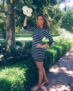 Maria Menounos feet photo thumbnail