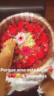 Isis Valverde feet photo thumbnail