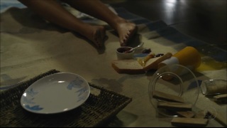Isis Valverde feet photo thumbnail