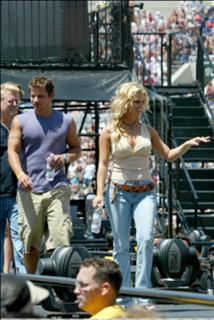 Jessica Simpson feet photo thumbnail