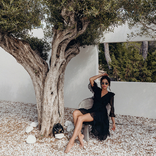 Shay Mitchell feet photo thumbnail