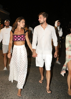 Izabel Goulart feet photo thumbnail