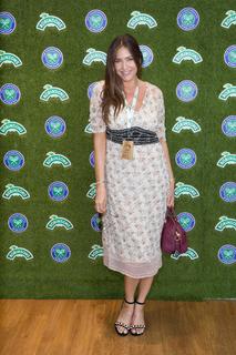 Lisa Snowdon feet photo thumbnail