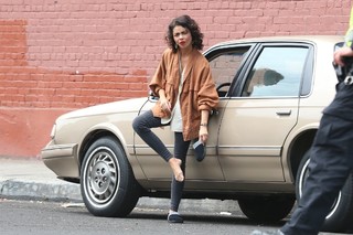 Sarah Hyland feet photo thumbnail