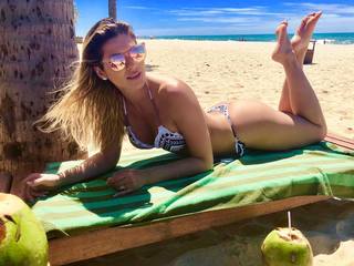 Lívia Andrade feet photo thumbnail