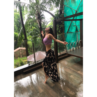 Mouni Roy feet photo thumbnail