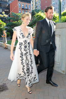 Emily Blunt feet photo thumbnail