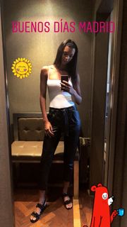 Lais Ribeiro feet photo thumbnail