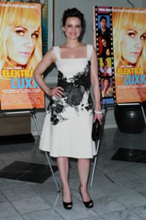 Carla Gugino feet photo thumbnail