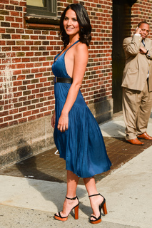 Olivia Munn feet photo thumbnail