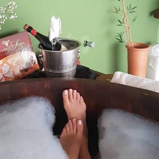 Cláudia Citroni feet photo thumbnail