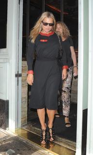 Kate Moss feet photo thumbnail