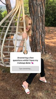 Chiara Ferragni feet photo thumbnail