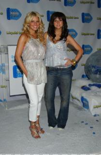 Jessica Simpson feet photo thumbnail