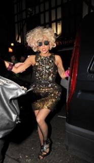 Lady Gaga feet photo thumbnail