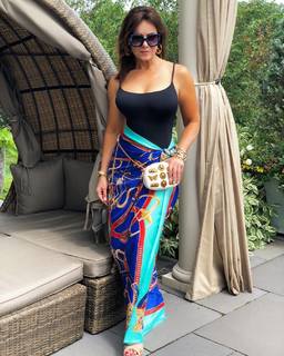 Lisa Robertson feet photo thumbnail