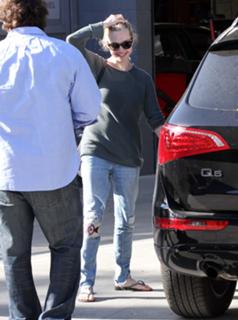 Amanda Seyfried feet photo thumbnail