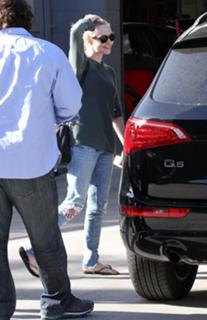 Amanda Seyfried feet photo thumbnail