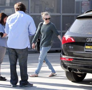 Amanda Seyfried feet photo thumbnail
