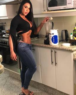 Gracyanne Barbosa feet photo thumbnail