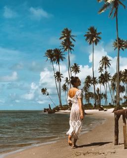 Isis Valverde feet photo thumbnail