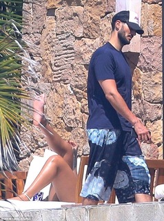 Rihanna feet photo thumbnail