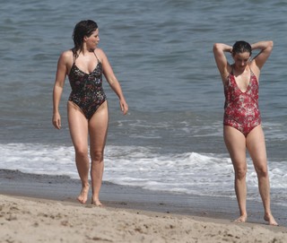 Sophia Bush feet photo thumbnail