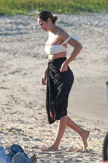 Candice Swanepoel feet photo thumbnail