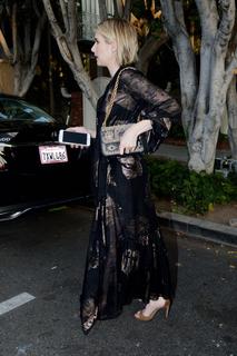 Emma Roberts feet photo thumbnail