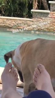 Kaley Cuoco feet photo thumbnail