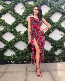 Emmy Rossum feet photo thumbnail