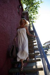 Pamela Anderson feet photo thumbnail