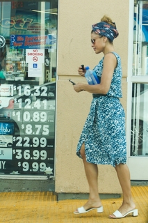 Eva Mendes feet photo thumbnail