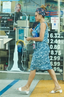 Eva Mendes feet photo thumbnail