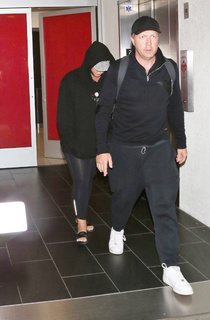 Demi Lovato feet photo thumbnail