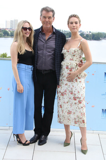 Amanda Seyfried feet photo thumbnail